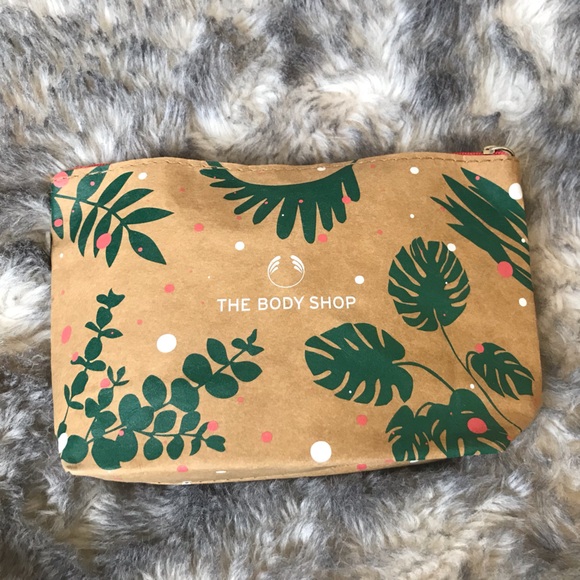 The Body Shop Mango & Strawberry Gift Set - Picture 6 of 6